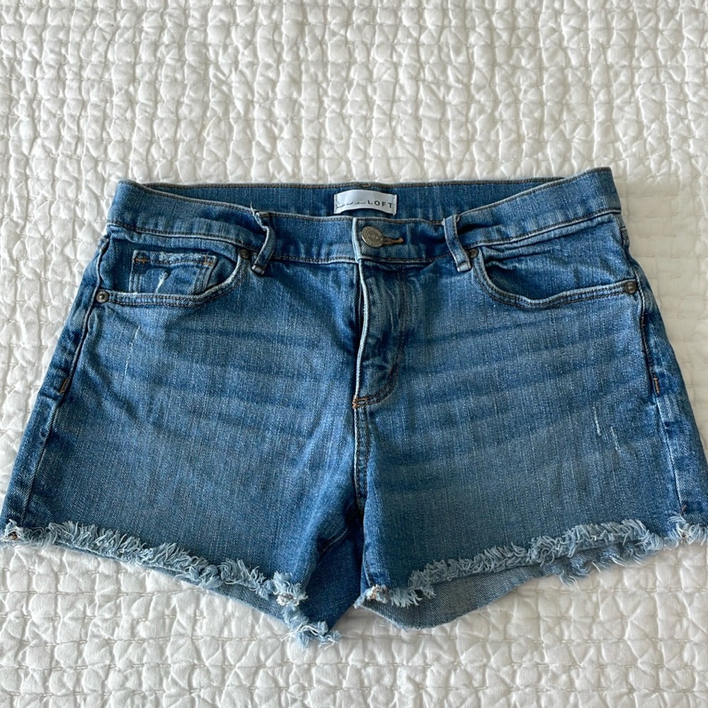 Loft frayed hem shorts